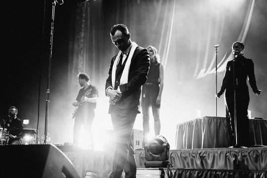 Stilingoji britų grupė „HURTS“ vasarą surengs koncertą Lietuvoje