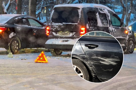 Vairuotojas apledėjusioje daugiabučio aikštelėje nubraukė kaimyno automobilį: aiškiai išdėstė, kas turi atlyginti nuostolius