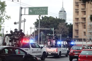 Meksikoje per smurto protrūkį po narkotikų barono žūties gyvybės neteko dešimtys žmonių