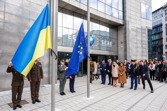 Prie Europos Komisijos būstinės iškelta Ukrainos vėliava