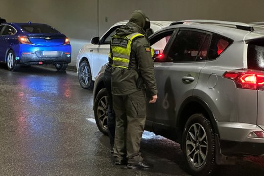 Įkliuvo pavežėja dirbusi ukrainietė – keleivius vežiojo turėdama suklastotą vairuotojo pažymėjimą