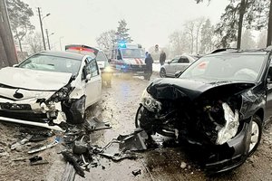 Alytuje, slidžiame kelyje, susidūrė automobiliai – dvi moterys išvežtos į ligoninę