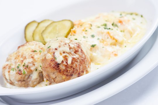 Minkštesni už plombyrą: kotletai bus neįtikėtinai švelnios tekstūros pasitelkus paprastą gudrybę