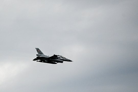 Turkijoje sudužus naikintuvui „F-16“ žuvo pilotas