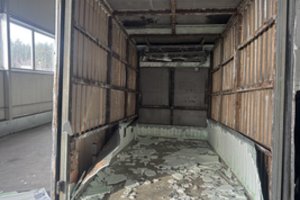 Muitininkai aptiko priekabos sienose ir lubose paslėptas kontrabandines cigaretes