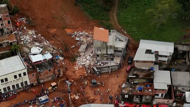Plinta vaizdai iš liūčių siaubiamos Brazilijos: sugriuvo pastatai, žuvo mažiausiai 20 žmonių