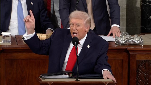 D. Trumpas pratrūko: per metinį pranešimą ėmė šaukti ant demokračių, pastarosios išvadino jį žudiku