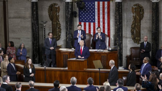 Metiniame pranešime D. Trumpas nevengė pasigirti: sulaukė ir ovacijų, ir protestų