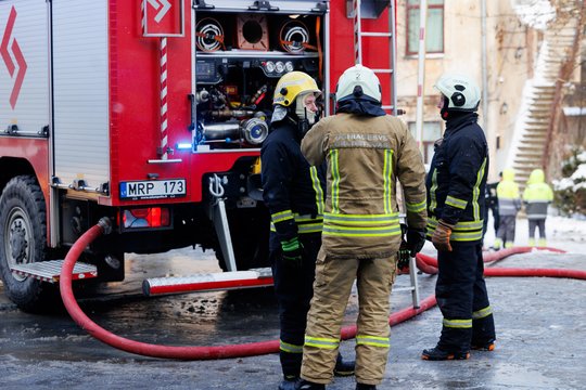 Panevėžio rajone vyras savo bute uždegė šiukšles