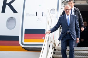 Po D. Trumpo sukelto chaoso – pirmas Vokietijos kanclerio vizitas Kinijoje: tarsis ne tik dėl prekybos