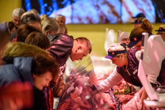 Dar vienas prekybos tinklas gavo užkrėstos mėsos: kol sulaukė tyrimų atsakymų, lentynose jos nebeliko