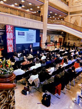 Eiti žingsnis po žingsnio. Pokalbis apie tvaraus teatro praktiką Azijoje