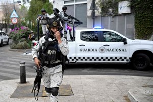 Meksikai virtus karo lauku – naujos rizikingos operacijos ir įspėjimas