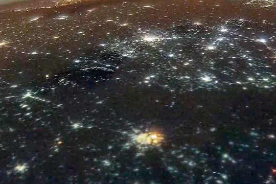 Niūrūs ir sukrečiantys vaizdai: pirmąkart iš kosmoso įamžinta, kaip Rusija bombarduoja Kyjivą