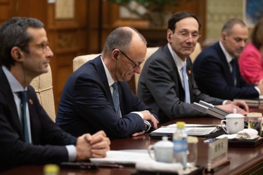 Kylant įtampai – F. Merzo susitikimas su Xi Jinpingu: kalbėsis ir apie Kinijos įtaką Maskvai kare su Ukraina