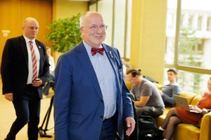 Etikos sargai: dviem parlamentarėms posėdžio metu pasisakyti neleidęs J. Olekas nepažeidė Seimo statuto