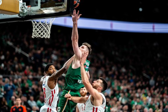 Pagaliau: po devynių pralaimėjimų iš eilės „Žalgiris“ namie po dviejų išprotėjusių pratęsimų parklupdė „Olympiakos“