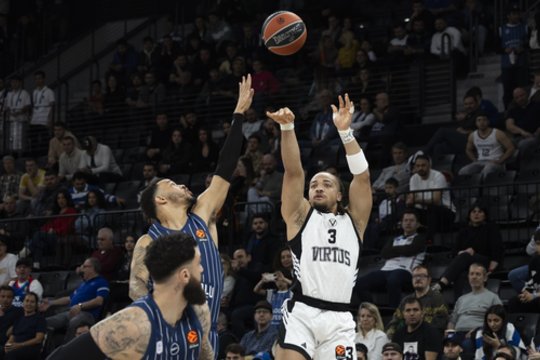 Eurolygoje „Virtus“ išlipo iš duobės palauždamas „Barcelona“