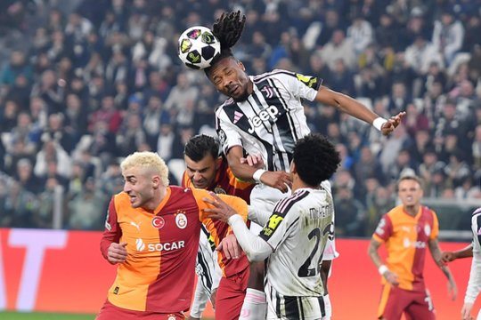 Net ir dešimtyje įvarčius mušęs „Juventus“ per pratęsimą gavo „Galatasaray“ dūrį ir su ašaromis iškrito iš Čempionų lygos