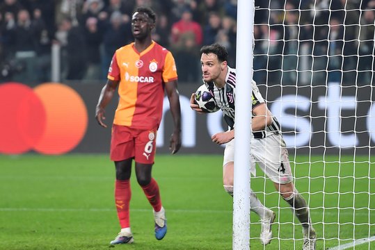 Net ir dešimtyje įvarčius mušęs „Juventus“ per pratęsimą gavo „Galatasaray“ dūrį ir su ašaromis iškrito iš Čempionų lygos