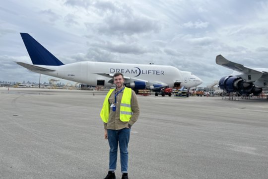 „Avia Solutions Group“ dirbantis Justinas: aviacijoje nėra „per vėlu“ – nei karjerai, nei pilotavimui