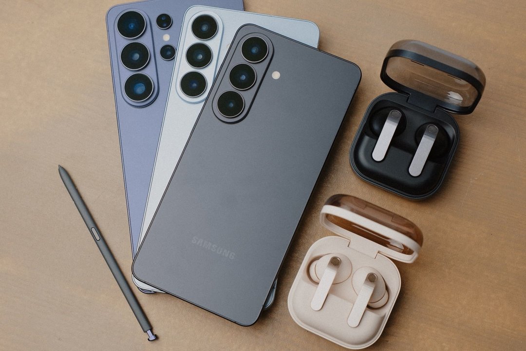 „Samsung“ pristatė „Galaxy S26“ išmaniuosius telefonus