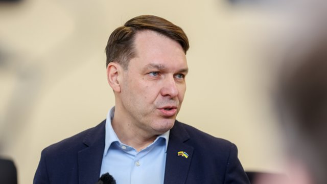 Po „čekiukų“ A. Bagdonas ramiai nepaliekamas: prašo uždrausti dirbti Seime