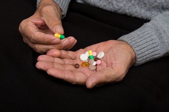 Kas aštuntas lietuvis įtampą malšina vaistais, dar daugiau – svaiginasi