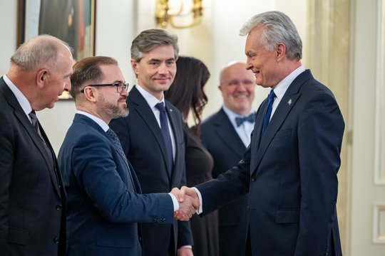 Simbolinis R. Kauno jubiliejus ministro kėdėje: įvardijo atliktus darbus ir sulaukė linkėjimų iš L. Kasčiūno