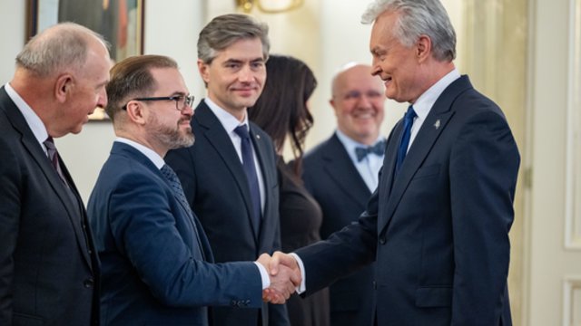 Simbolinis R. Kauno jubiliejus ministro kėdėje: įvardijo atliktus darbus ir sulaukė linkėjimų iš L. Kasčiūno