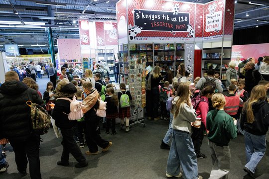 ELTA glaustai: Vilniuje prasidėjo Knygų mugė, Žurnalistų profesionalų asociacija pareiškė nepasitikėjimą D. Radzevičiumi