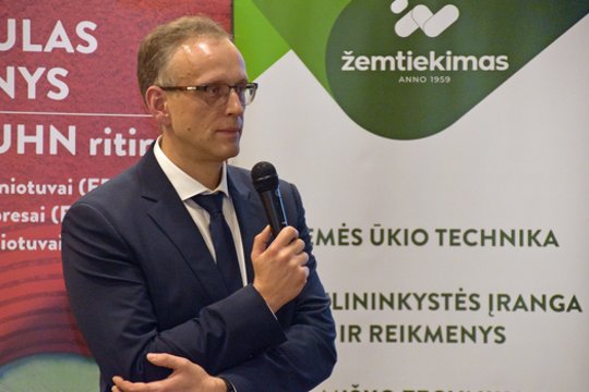 Žiniasklaida: ketvirtadienį STT apklaustas buvęs Augalininkystės tarnybos vadovas J. Kornijenko