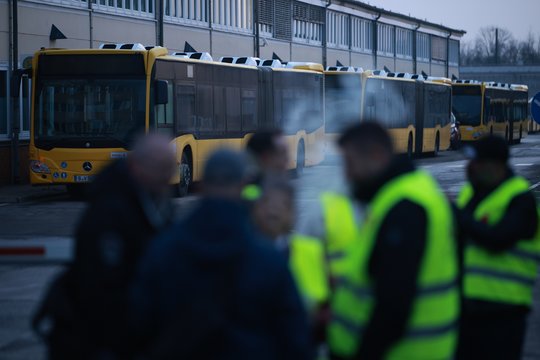 Vokietijoje – paralyžius: dėl streiko viešasis transportas sustojo beveik visoje šalyje