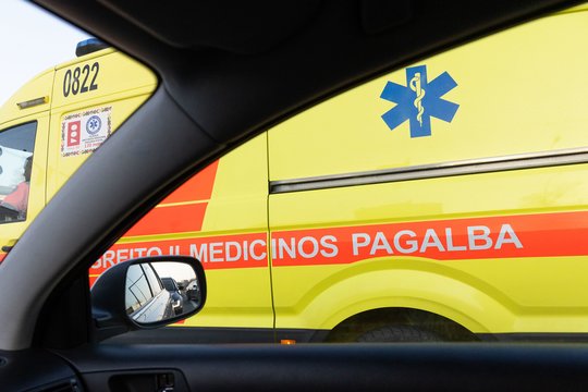 Dėl 46-erių moters gyvybės kovojo dviejų apskričių medikai: po mirties pradėtas tyrimas