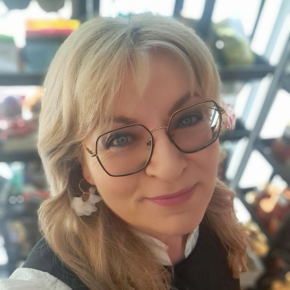 Maisto tinklaraštininkė Renata Šniolienė sako, kad itin plačiai pritaikomos daržovių sultys praverčia sriuboms, troškiniams ir net mėsai.<br> Pranešimo spaudai nuotr.