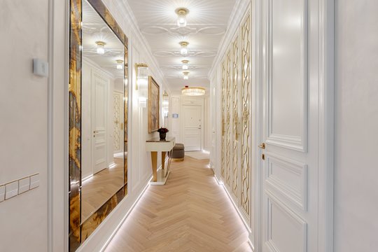 146 kv. m kauniečių butas stebina prabanga: klasika ir netikėtas sandėliuko švytėjimas 