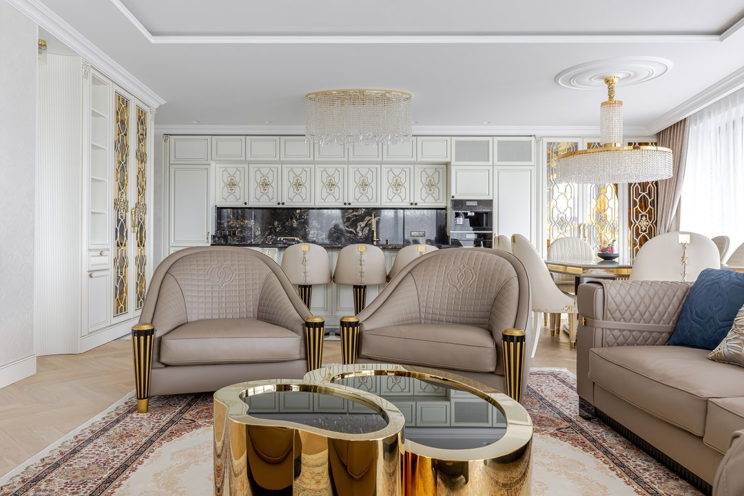 146 kv. m kauniečių butas stebina prabanga: klasika ir netikėtas sandėliuko švytėjimas 