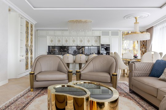 146 kv. m kauniečių butas stebina prabanga: klasika ir netikėtas sandėliuko švytėjimas 