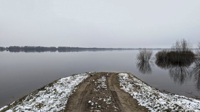Nors potvynis gali būti ne toks grėsmingas, kokio tikėtasi, nusiraminti – ne metas: ruošiamasi blogiausiam