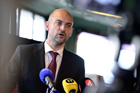 Prancūzija: jei netoli lėktuvnešio pastebėtas bepilotis buvo Rusijos, tai būtų absurdiška provokacija