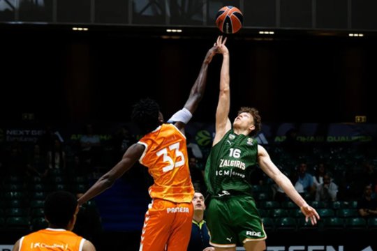 Jaunieji žalgiriečiai pergalingai pradėjo Eurolygos „NextGen“ turnyrą