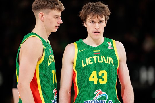 Įpusėjus rungtynėms Lietuvos krepšininkai turi minimalią persvarą prieš islandus
