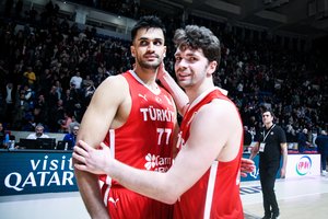 Aktualu Lietuvos rinktinei: Turkijos rinktinė išvykoje paguldė serbus