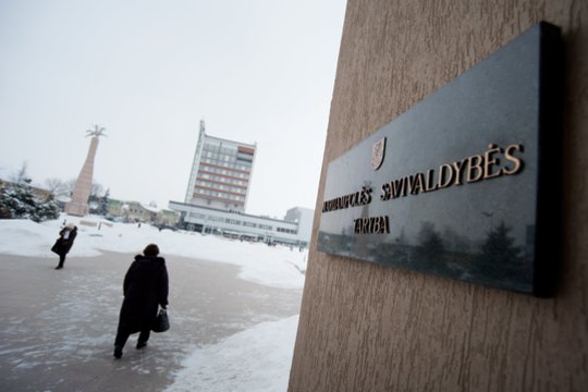 Teisme įstrigo buvusios Marijampolės tarybos narės Giraitytės-Juškevičienės „čekiukų“ byla