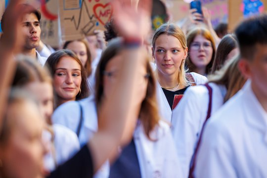 Studentų laukia pokyčiai? Į Seimo darbotvarkę sugrįžo svarbus projektas