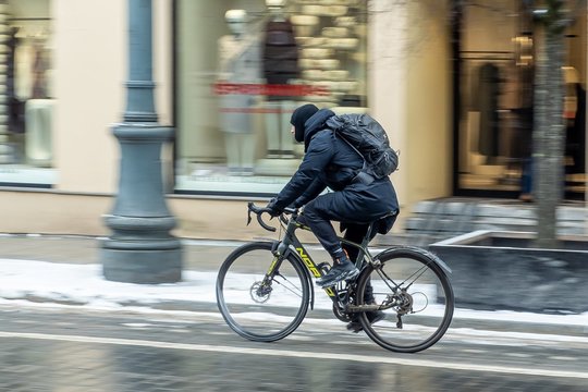 Sinoptikė perspėja: eismą gali apsunkinti rūkas ir slidūs keliai