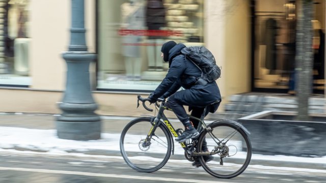 Sinoptikė perspėja: eismą gali apsunkinti rūkas ir slidūs keliai