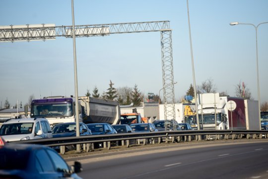 Vilniaus vakariniame aplinkkelyje – kelios masinės avarijos, nukentėjo žmonės