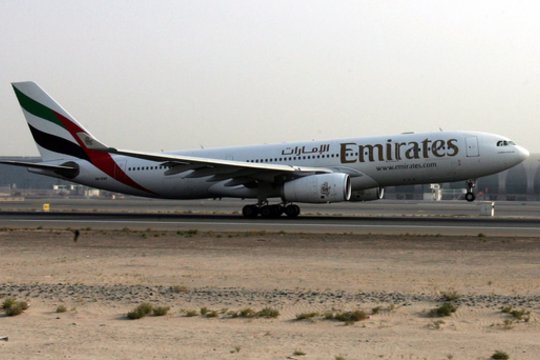 „Emirates“ stabdo skrydžius į Dubajų ir iš jo