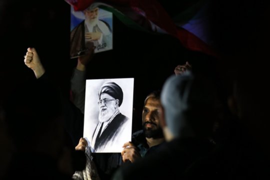 Po ajatolos Ali Khamenei mirties – nauja epocha Irane: kas gali užimti valdžią?